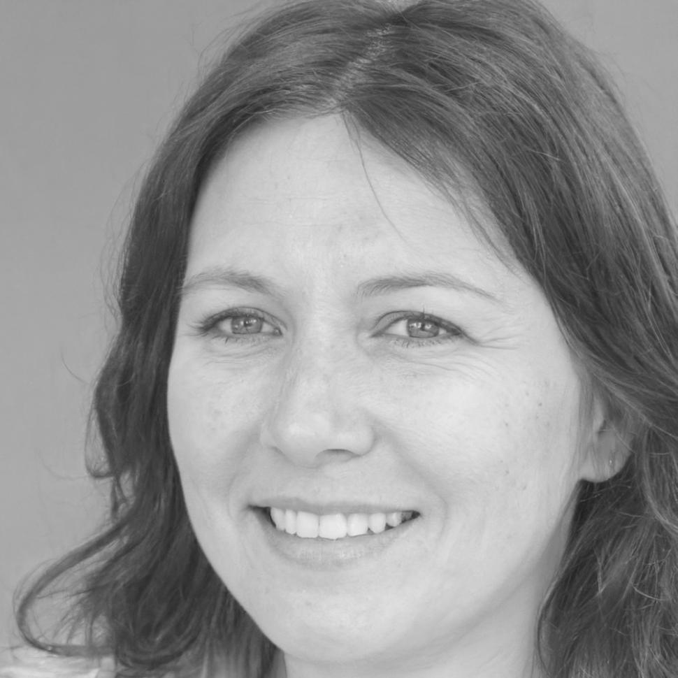 Dr. Sarah Müller - Finanzexpertin